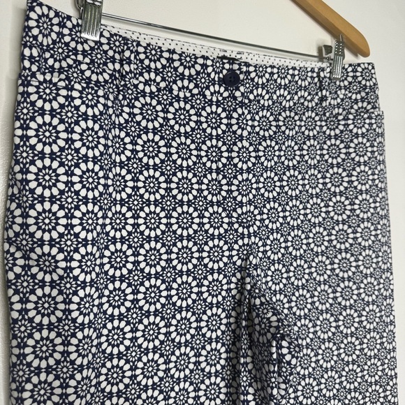 Talbots Perfect Skimmer Pants – Navy & White Floral Print – Size 10 - Picture 5 of 7
